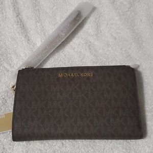 BNWT Michael Kors wristlet